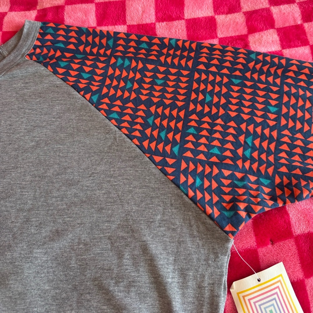 Gray and Red Arrow Pattern LulaRoe Randy Top - Picture 5 of 10